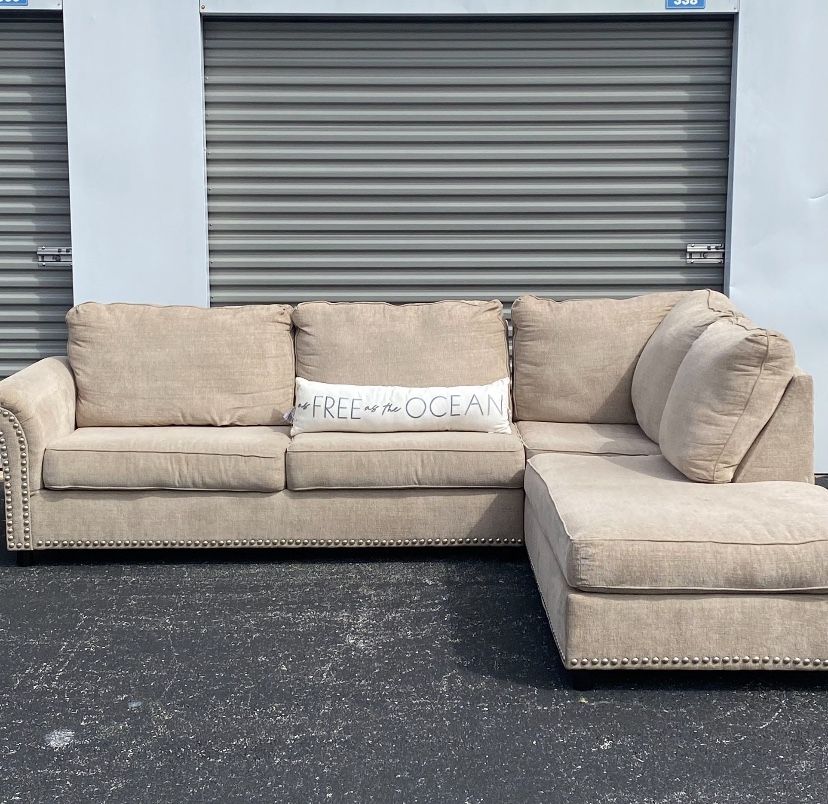 Like New Elegant Beige Sectional Couch/Sofa + FREE DELIVERY! for Sale