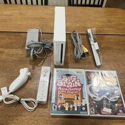 Nintendo Wii Console White RVL-001 w/ Wii Remote, Nunchuck, Cords, & 2 Games