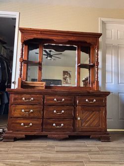 Excellent solid pine king 3 piece bedroom set