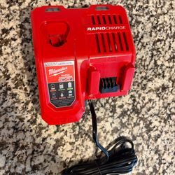 Milwaukee M18 RAPID CHARGER 