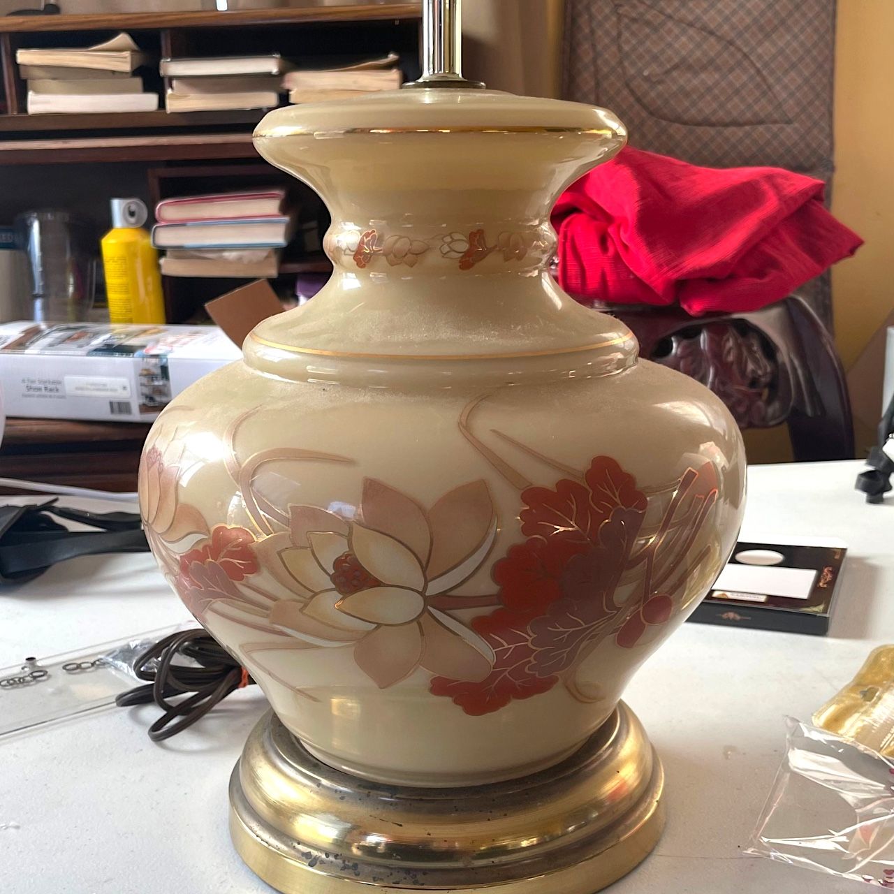 Vintage Floral Ceramic Table Lamp – Cream & Gold Asian Style Lotus Design