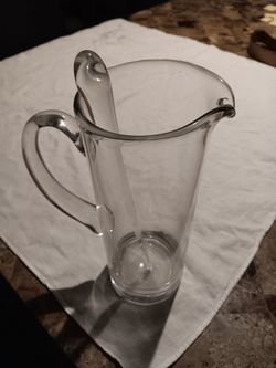 Beautiful glass Martini pitcher w/stirrer