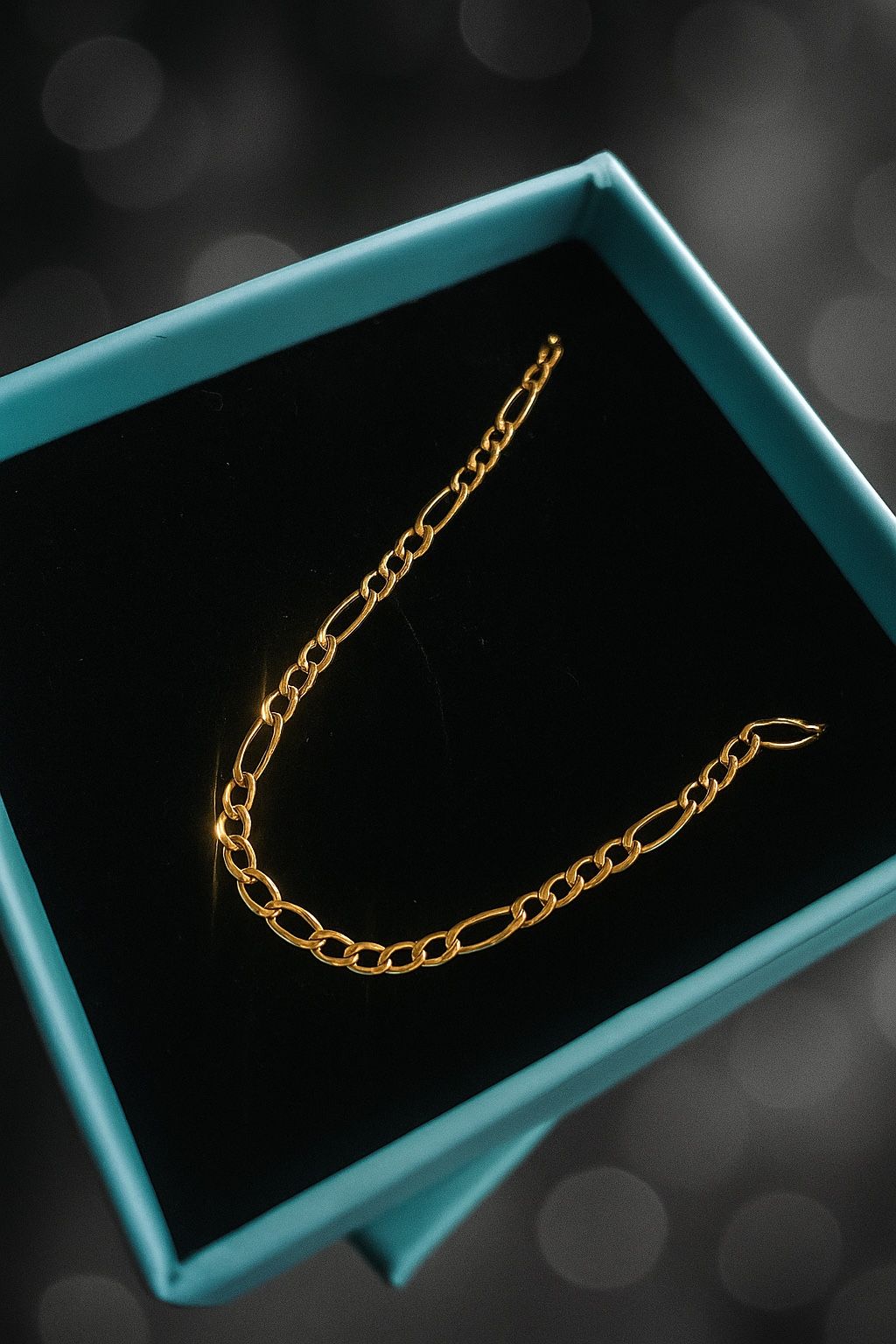 10k Gold Figaro Bracelet 8 Inch 2.6 Mm