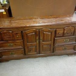 Dresser 