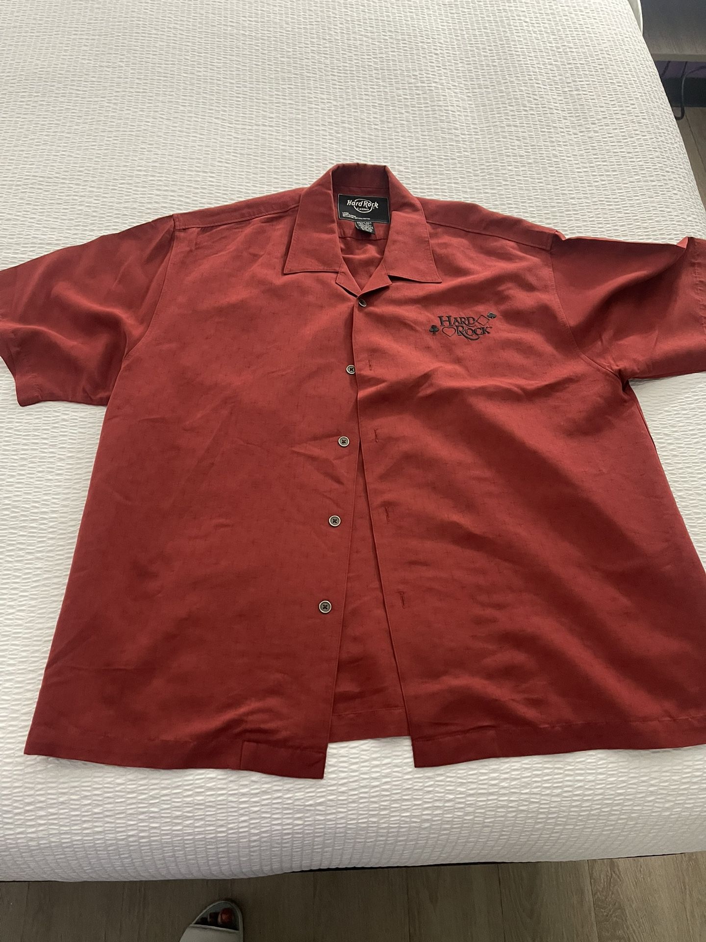 Large Hard Rock Cafe & Casino Biloxi Button Up Short Sleeve Shirt Red