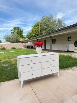 Modern dresser