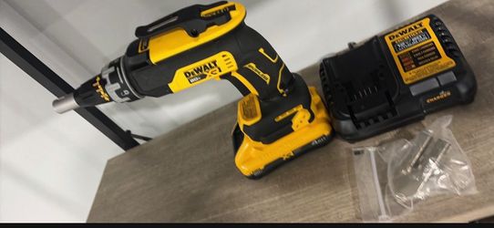 Dewalt 20v screwgun battery 4.0 power and  Charger new