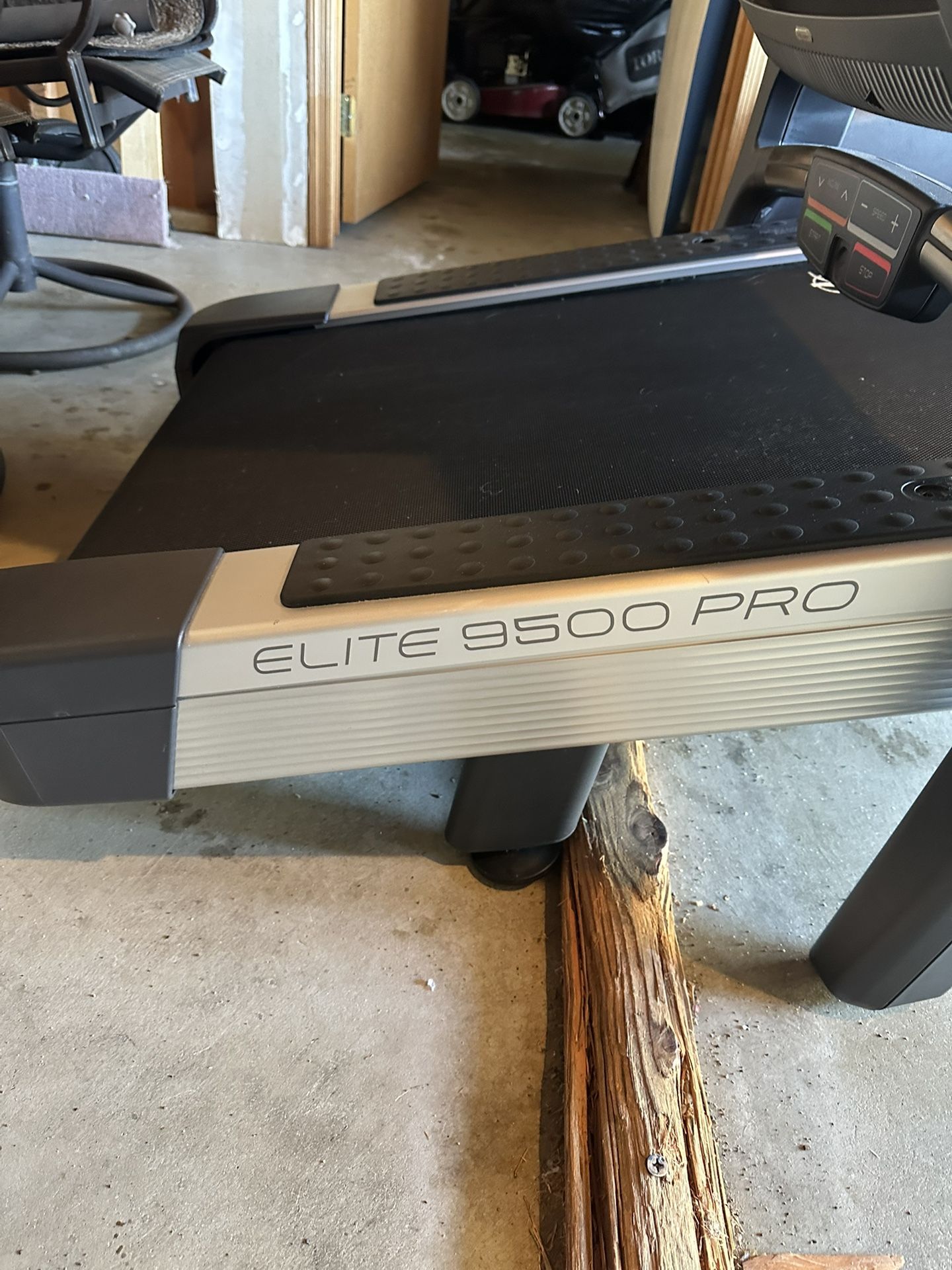 Nordictrack Elite 9500 Pro Treadmill