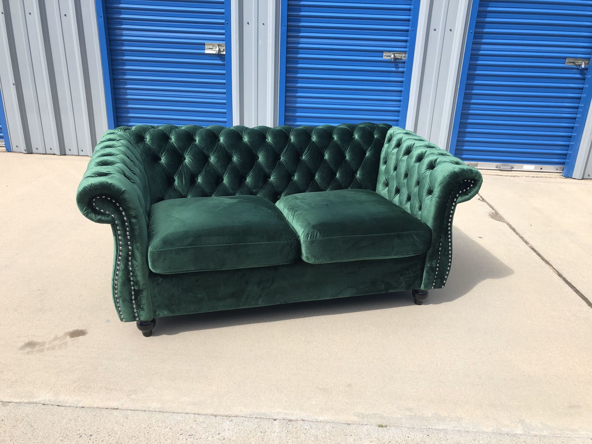 Brand new emerald green velvet studded tufted loveseat. Retails for over $650