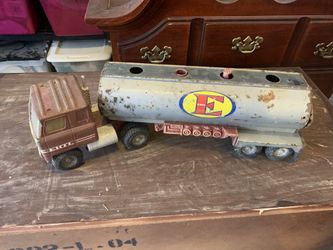 Ertl toy truck