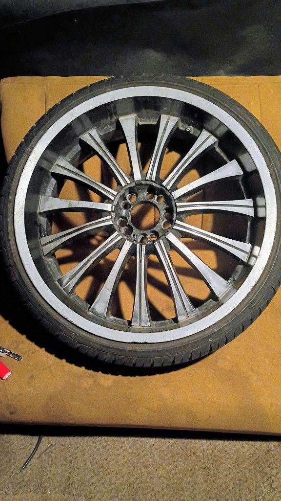 🤑$200.00 22inch rims & Tires🤑
