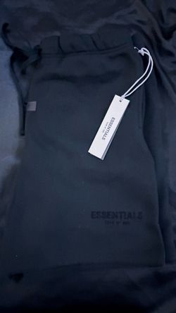 Black essentials shorts