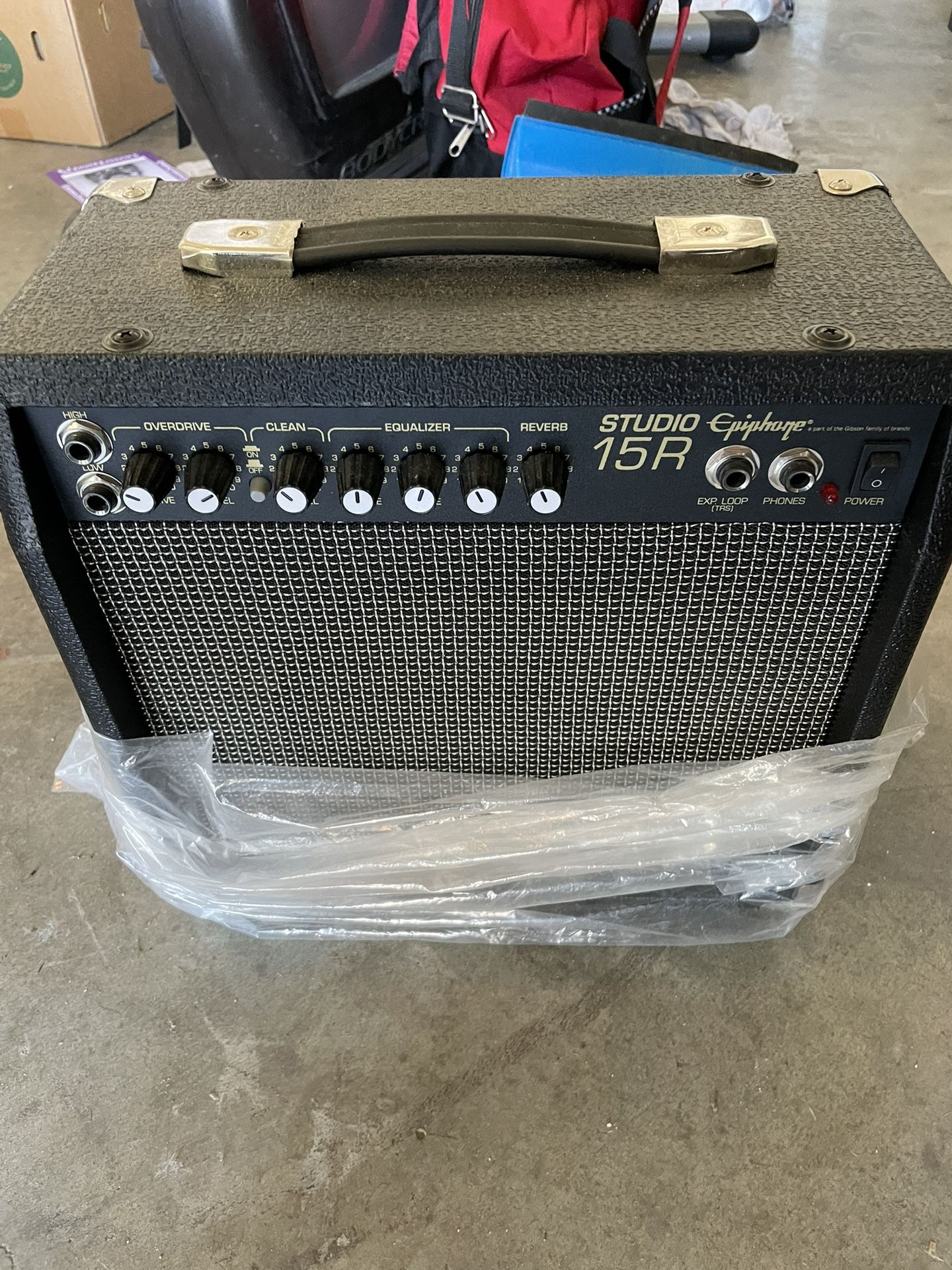 Studio 15r Epiphone 