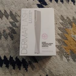 DERMAFLASH LUXE+ SONIC DERMAPLANING + PEACH FUZZ REMOVAL