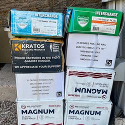 Cajas de clavos  180 dólares todas