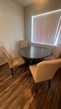 SOLID WOOD TABLE WITH 4 CHAIRS