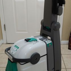 Brand New Bissell Big Green Professional Carpet Cleaner ( Hose Not Included)