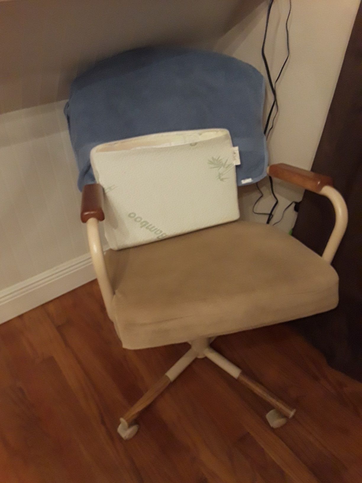 OFFICE CHAIR