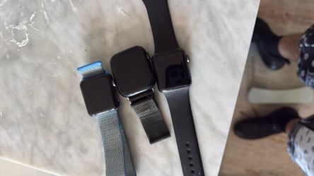Selling a bundle of 3 Apple Watches: • 1 Apple Watch Series 7 • 2 Apple Watch Series 3