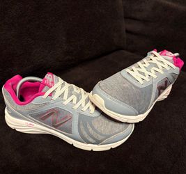 New Balance 496v3 gray / pink running shoe w/ Cush+ midsole women’s Size 10
