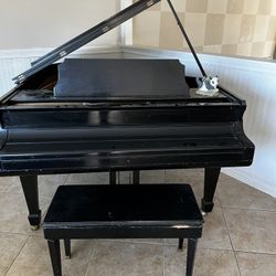 Baby Grand. Black