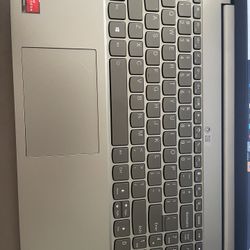 Lenovo Laptop – AMD Ryzen 5