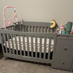 Delta Children Mason 6-in-1 Convertible Crib and Changer, Gray