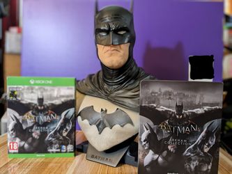 Batman Statue With Steelcase Of Arkham Asylum & Arkham City. Code For Arkham Knight Is Untested 
