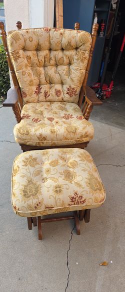 A veri nice .Rocky Chair With Ottoman