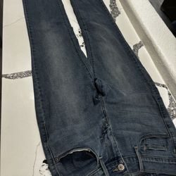 Woman’s Levi’s 505  Straight Size 2 In Good Conditions