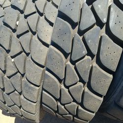 315/80/22.5 High Tread Recaps Semi Tires