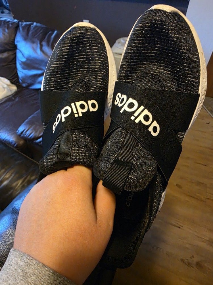 Size 7 Womens Adidas Shoes