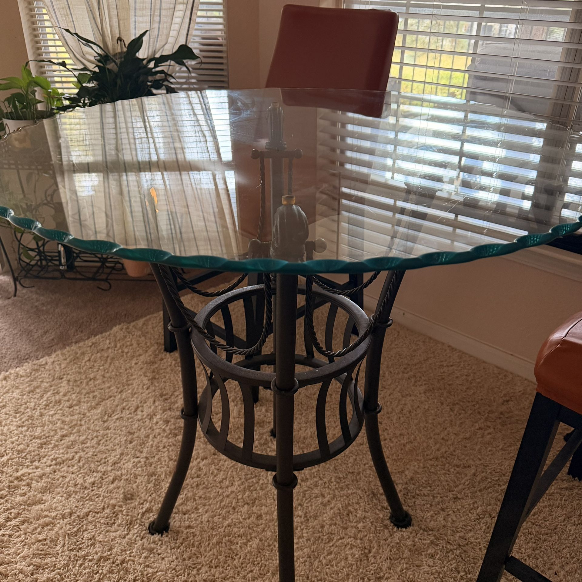 House Items Must Go! Dining Table, AND more **Open Description **