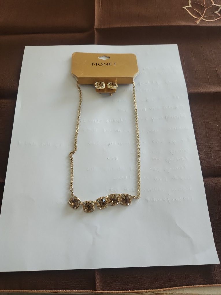 Necklace / Earring Set