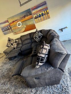 * Like New * Ashley Furniture 2pc Modular reclining sectional ( Free Delivery )