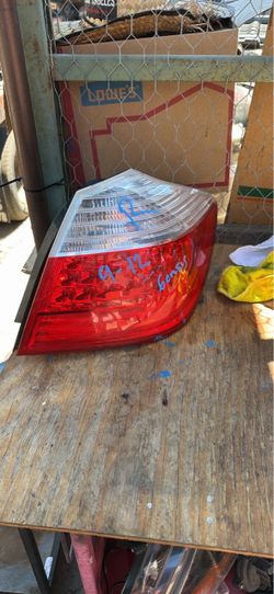 2009-2012 Hyundai Genesis Passenger Right Side Rear Tail Light 92401-3M0