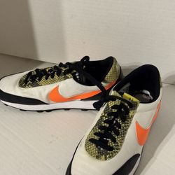 BEAUTIFUL Women's Daybreak sneakers by Nike in Total Orange/Dynamic Yellow Size 10 