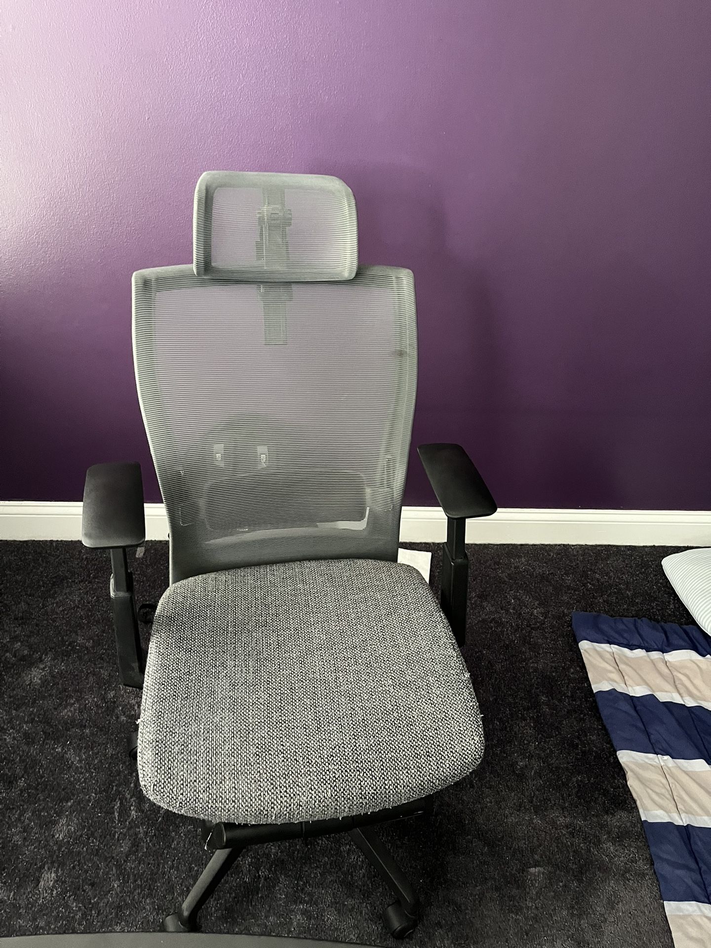 Ergonomic Office Chair with Headrest & Leg Rest – Great Condition