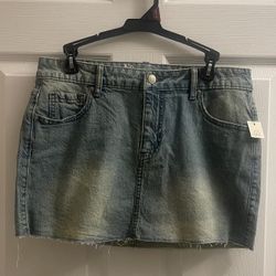 Brand New Raw Hem Denim Skirt Size S Juniors