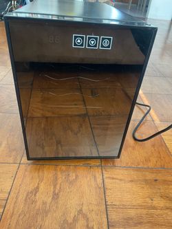 6 Bottle wine cellar