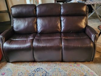 NAILHEAD SOFA