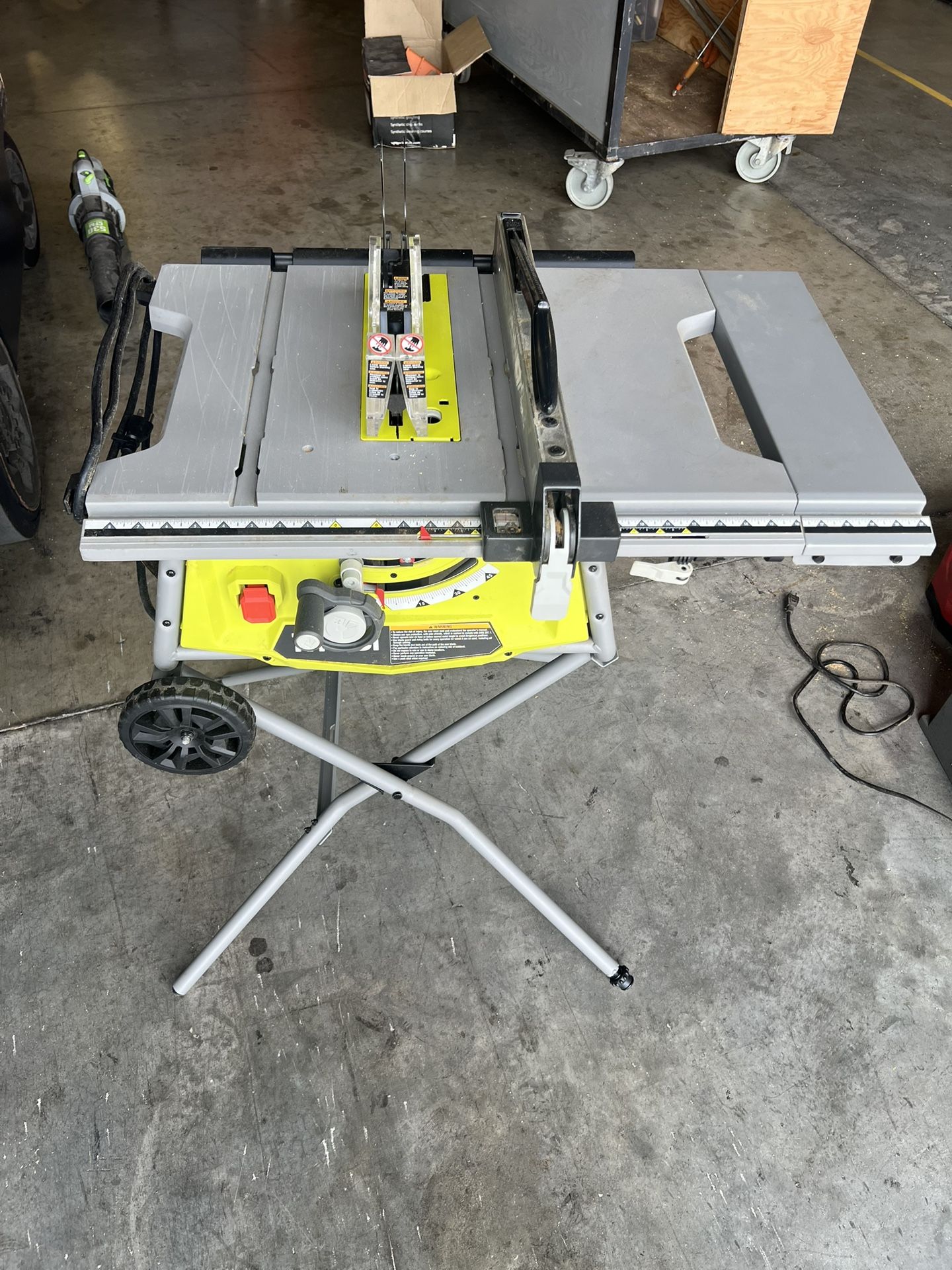 Table Saw With Stand