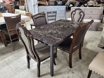 Brand New 4 Chair Table
