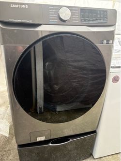 Newer Samsung 2023 Front Loader Wassher w pedestal