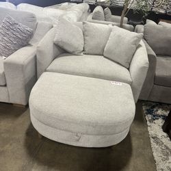 Cream Thomasville Fabric Chair With Storage Ottoman 