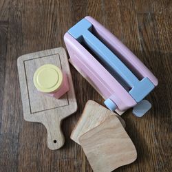 Wooden Toaster And Cutting Board Toy Set
