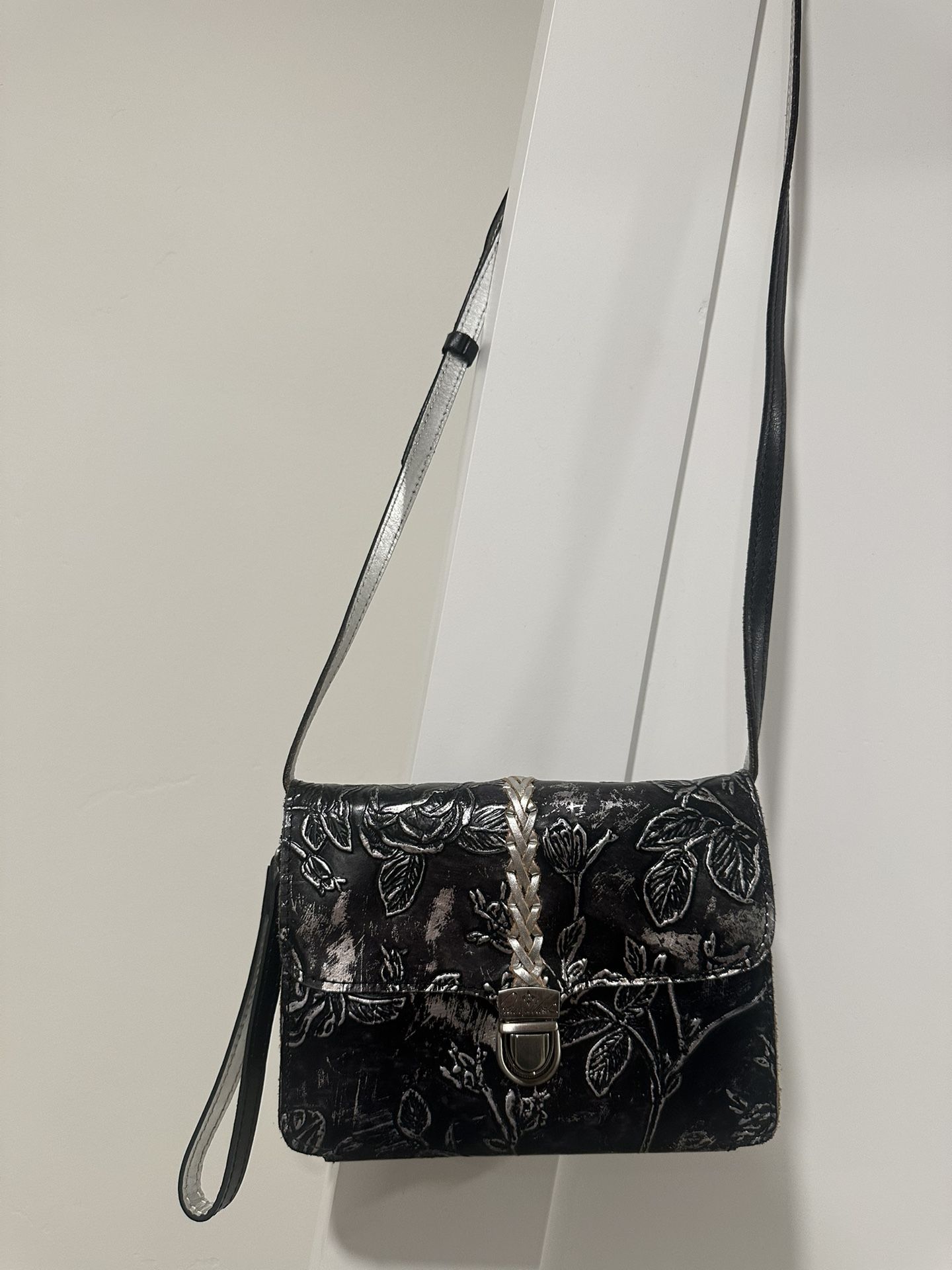 Patricia Nash Like New Crossbody