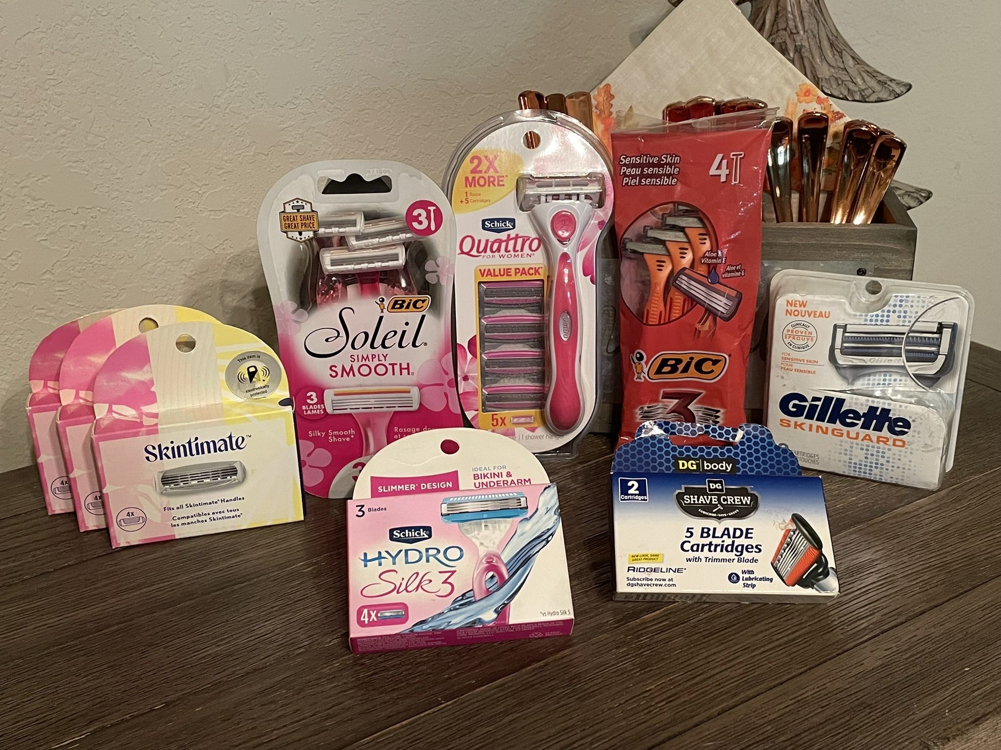 New razors and razor refills. Check my profile for more great items.