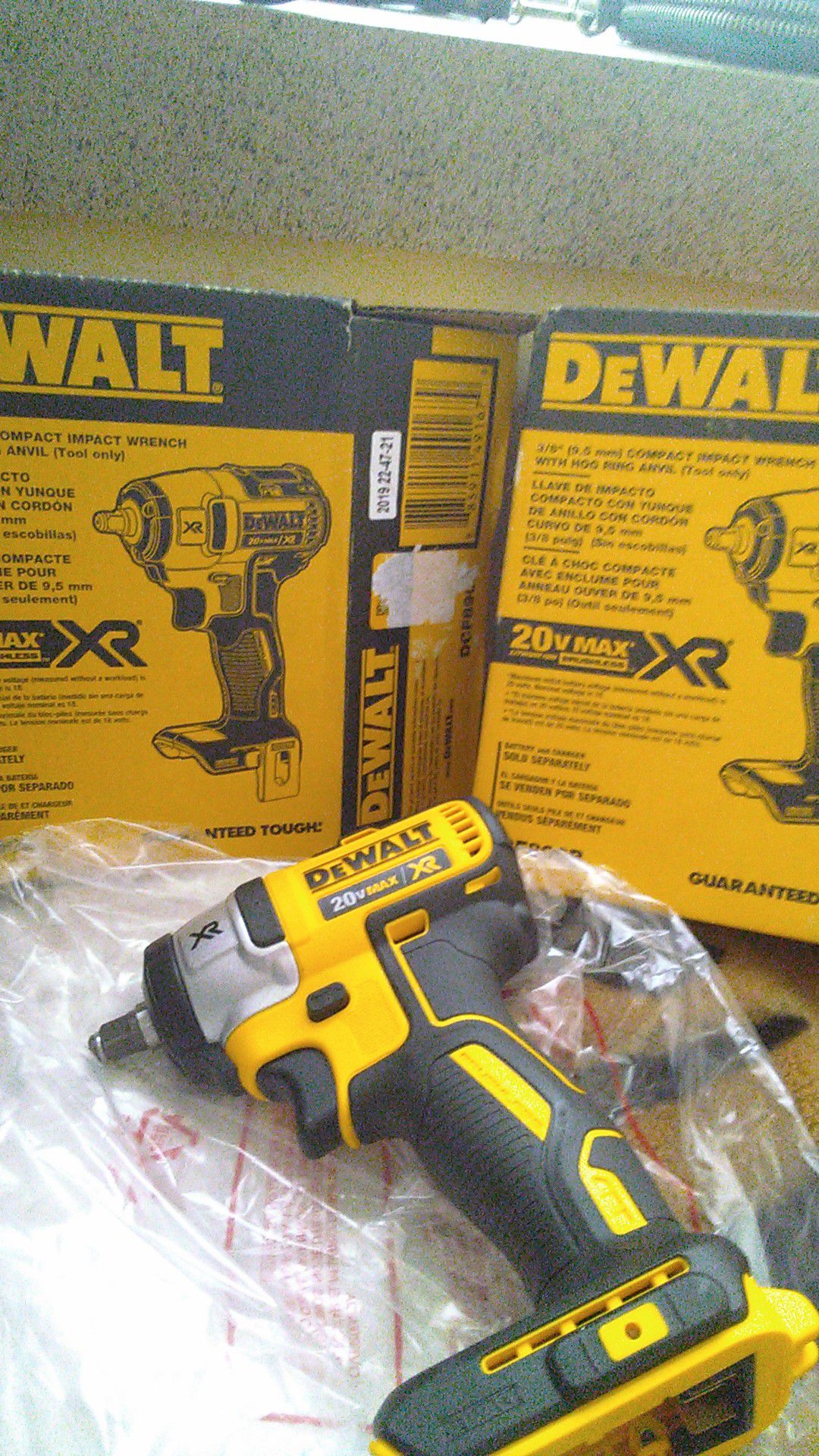 DeWalt 3/8 compact impact wrench w/ ring anvil