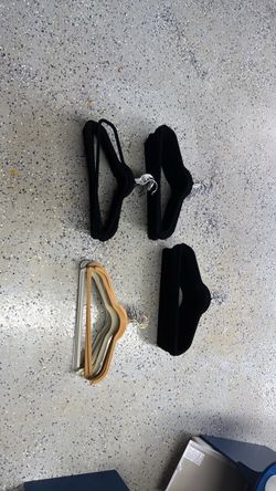 110+ Velvet Non-Slip Hangers – Black & Neutral